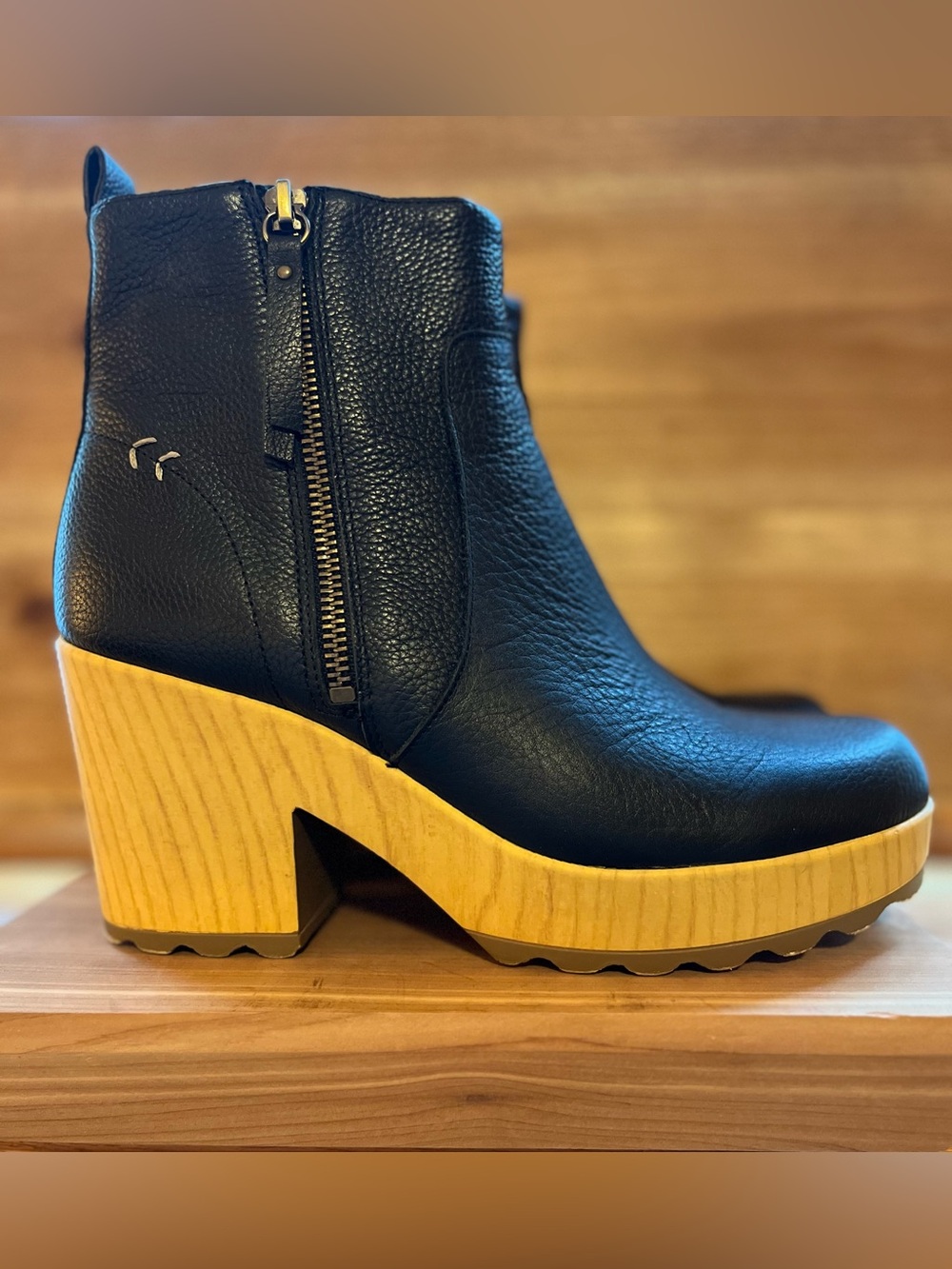 Win Over Clog Boots from Evereve by Dr. Scholl’s in Women’s Size 9 - Picture 9 of 9